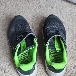 $13 LOWER PRICE IN BUNDLE Nike Black and Neon Green Sneakers Size 13C